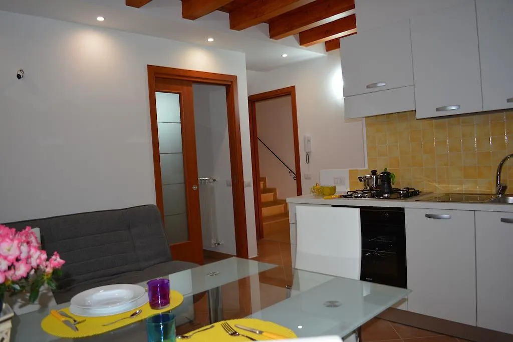 The House Of Castle Apartments 카스텔부오노