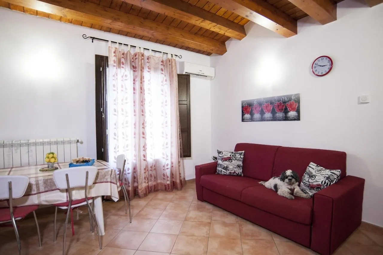 The House Of Castle Apartments 카스텔부오노 0*,