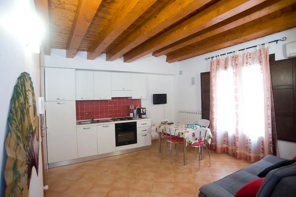 The House Of Castle Apartments 카스텔부오노 0*,